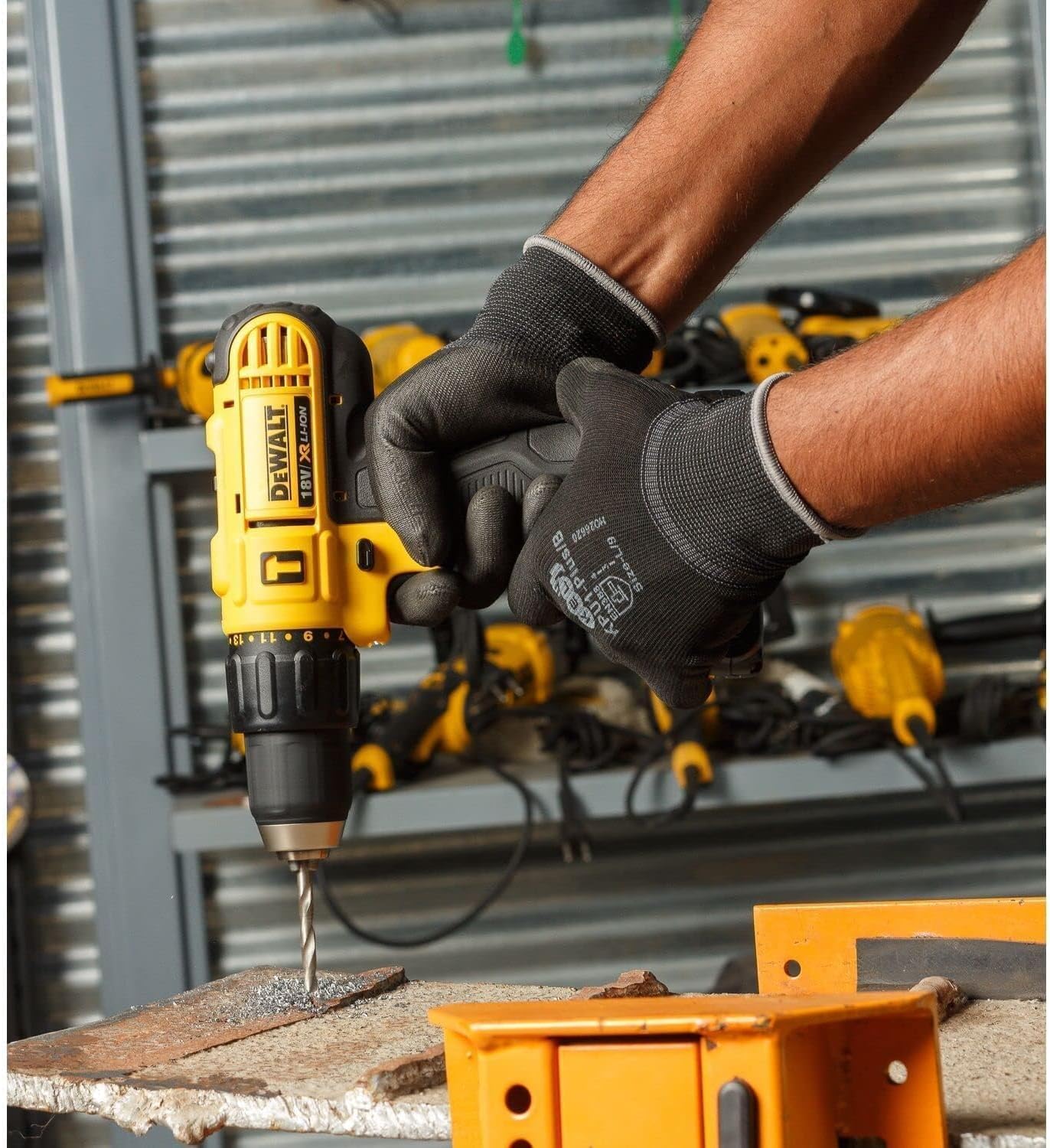 Dewalt DCD776S2 18 V Çift Akülü 1.5 Ah Darbeli Matkap Dewalt DCD776S2 18 V Çift Akülü 1.5 Ah Darbeli Matkap